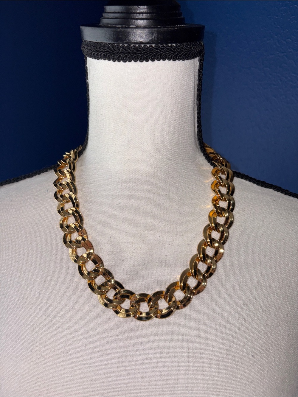 Vintage Monet Heavy Gold‑Tone Chain Necklace • 18" + 2" Extender • Hook Clasp •